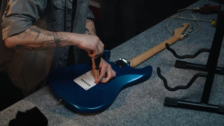 Step-by-Step Training in online guitar setup course